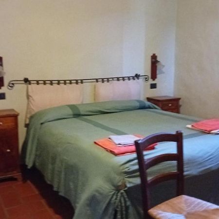 Agriturismo Valpietro Bed & Breakfast Urbania Bagian luar foto