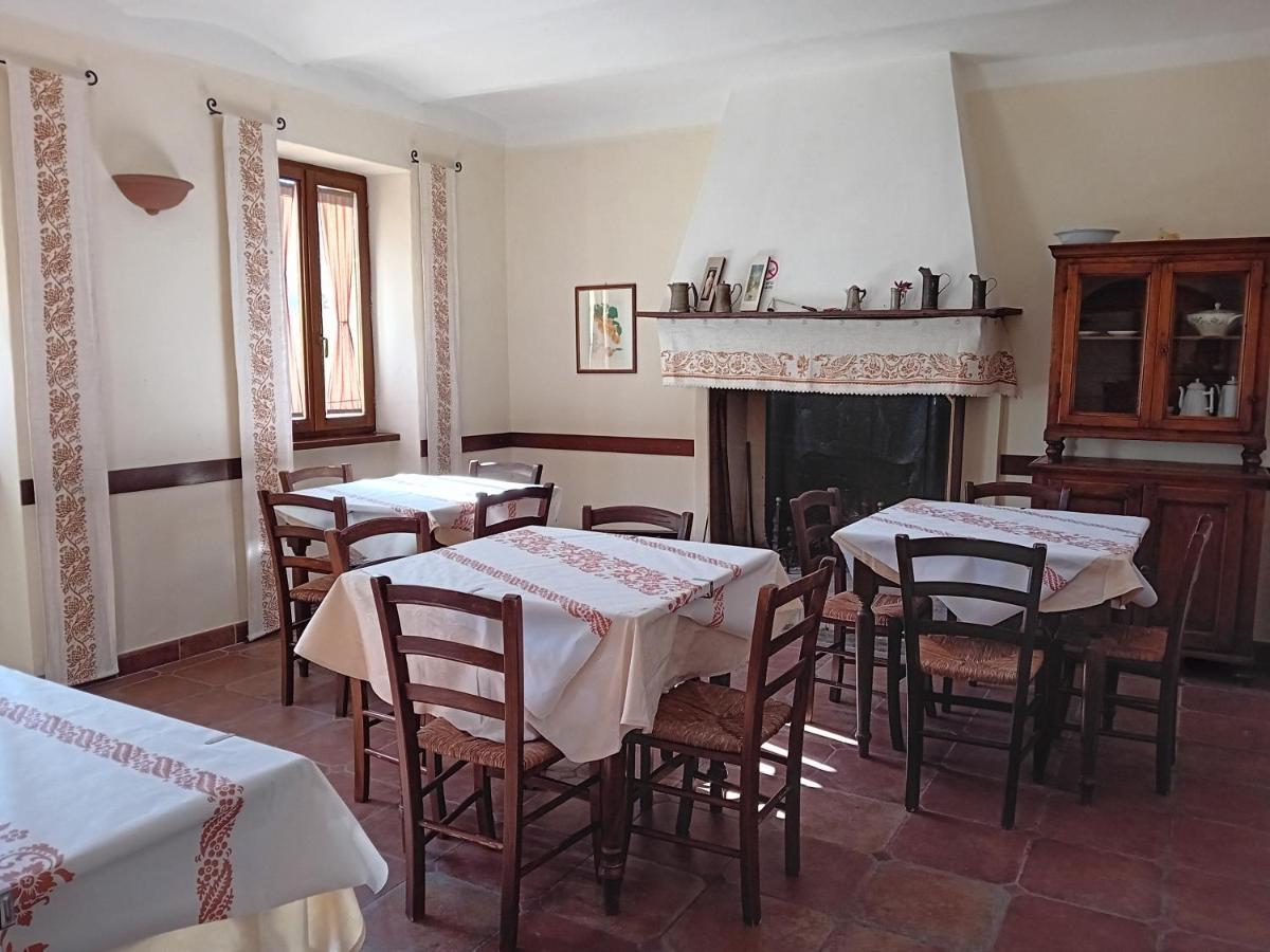 Agriturismo Valpietro Bed & Breakfast Urbania Bagian luar foto