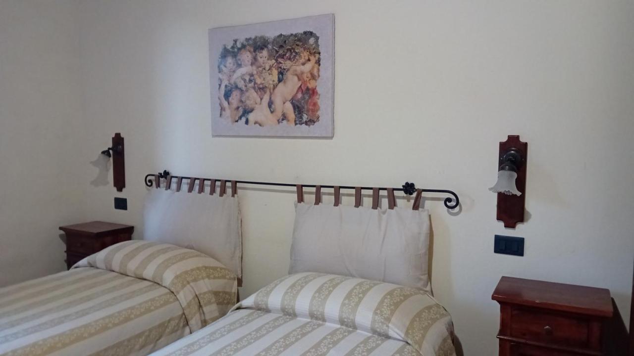 Agriturismo Valpietro Bed & Breakfast Urbania Bagian luar foto